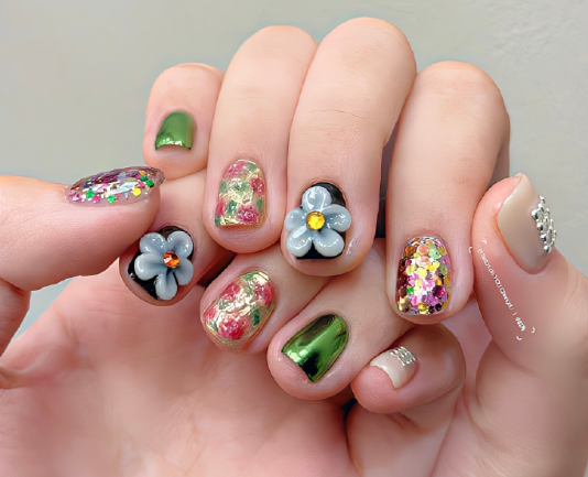 氛圍感美甲，廣西美甲藝術學校收集整理