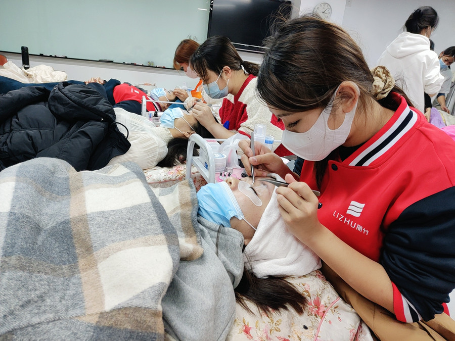 南寧美甲美睫培訓(xùn)：開(kāi)綜合店為什么要學(xué)美睫？