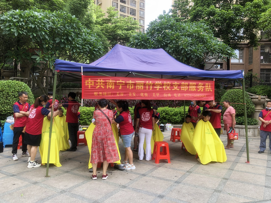 廣西美發(fā)義剪活動，現(xiàn)場溫馨歡樂