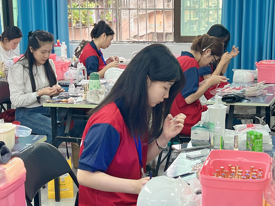 廣西美甲學(xué)習(xí)日常，到處都是歡聲笑語