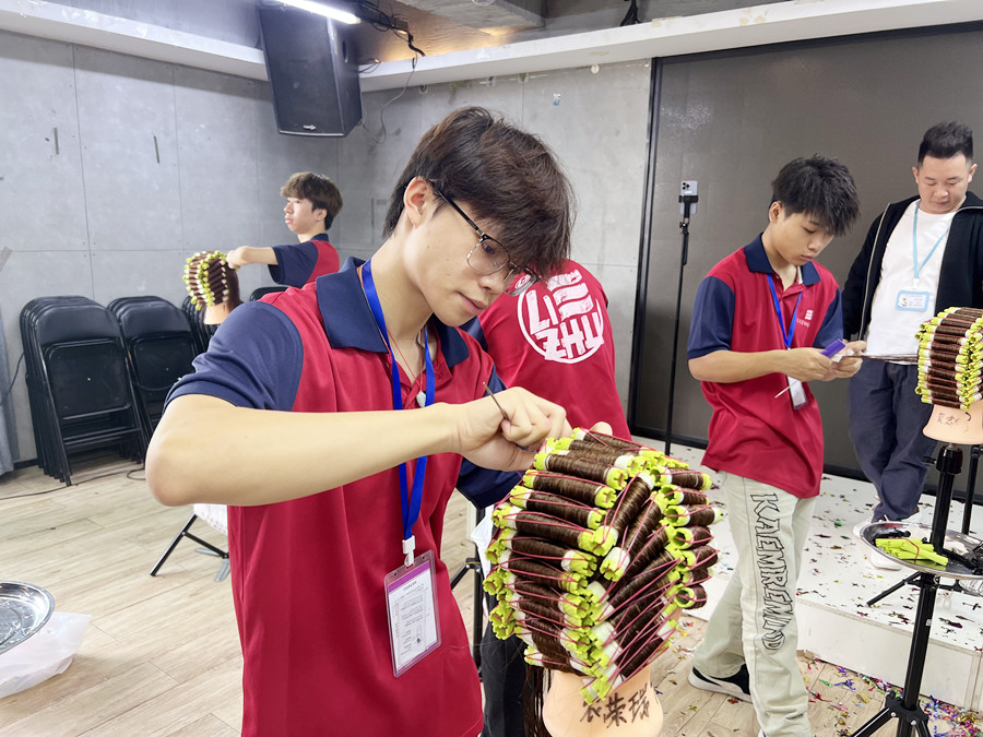 美發(fā)新手如何學(xué)上杠？南寧卷發(fā)培訓(xùn)