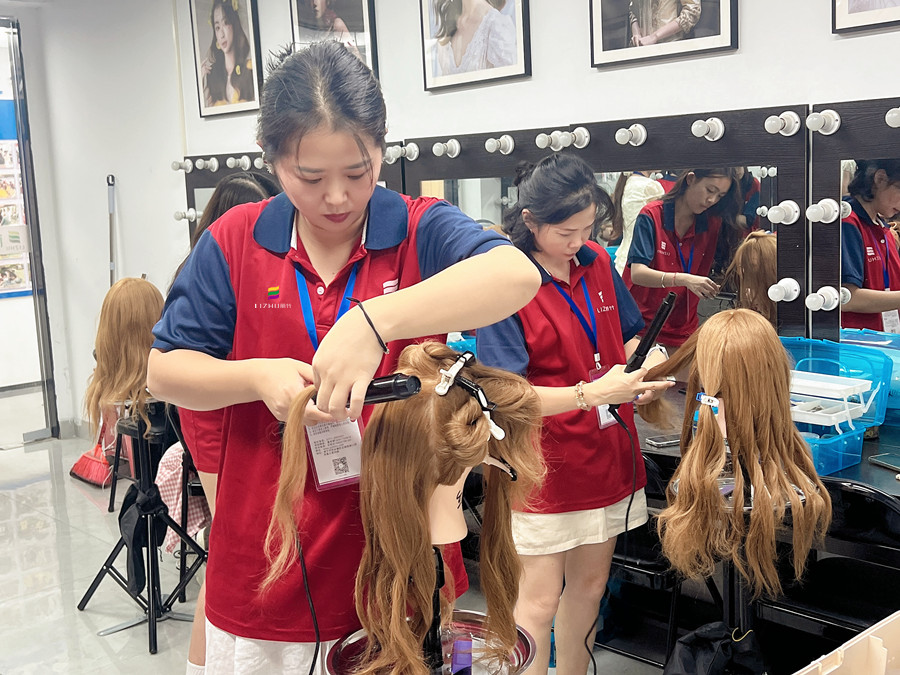 卷發(fā)護(hù)理技巧，廣西燙染技術(shù)學(xué)校課程