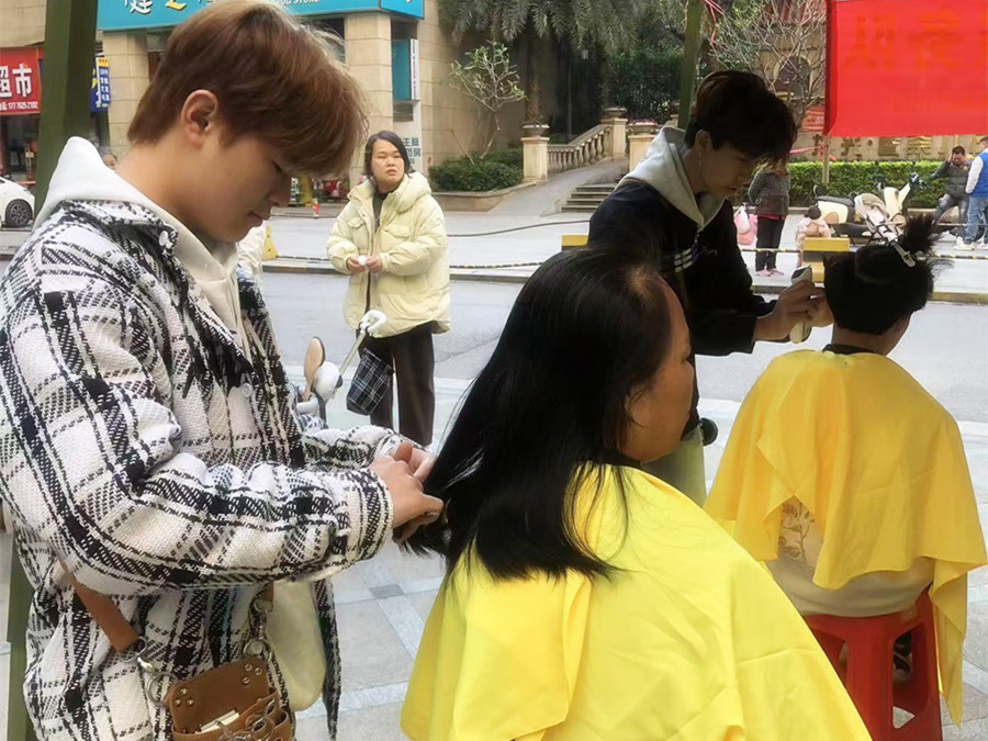 新手剪女士中長(zhǎng)發(fā)核心技巧，南寧美發(fā)造型學(xué)校分享